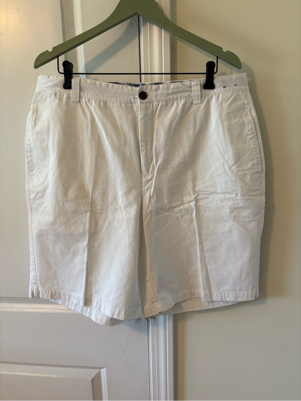 Lochlane Men's Flat Front White Cotton Shorts 9”